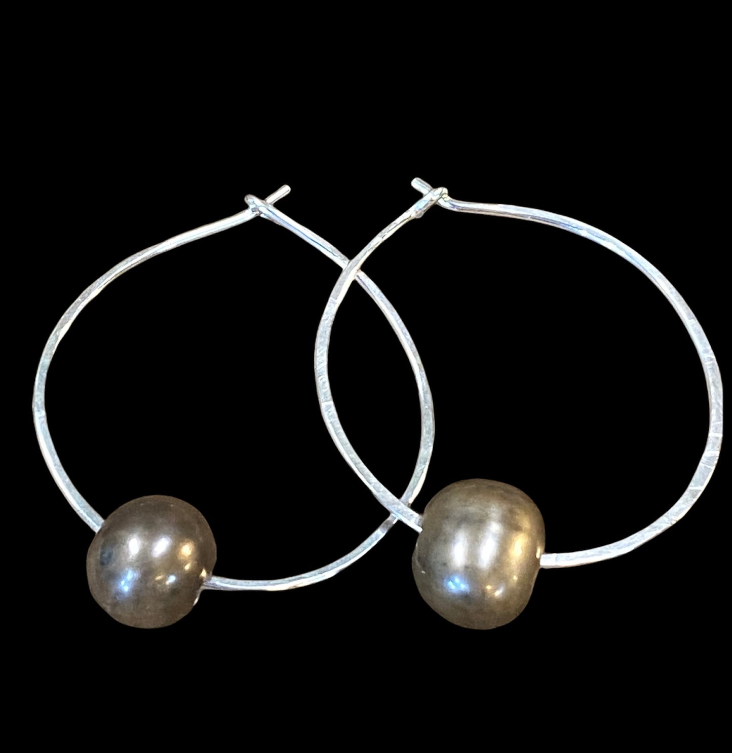 PhotoRoom_20211113_112717 1800 × 2195px Sterling silver hoop earrings 1.5 inch diameter fresh water potato pe